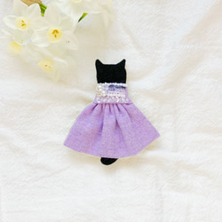 一点物【せなかねこブローチ】ラベンダー宝石箱ワンピースの猫ちゃん（フェルト・刺繍・春色・入園入学・母の日） 1枚目の画像