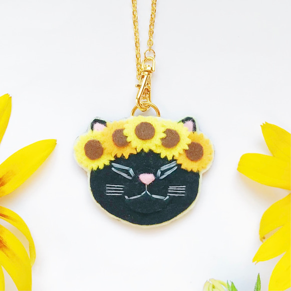 一点物【おねむねこバッグチャーム】ひまわり冠の黒猫ちゃん（フェルト・刺繍・向日葵・キーホルダー・夏） 1枚目の画像