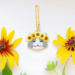 一点物【おねむねこバッグチャーム】ひまわり冠の猫ちゃん（フェルト・刺繍・向日葵・キーホルダー・夏） 2枚目の画像