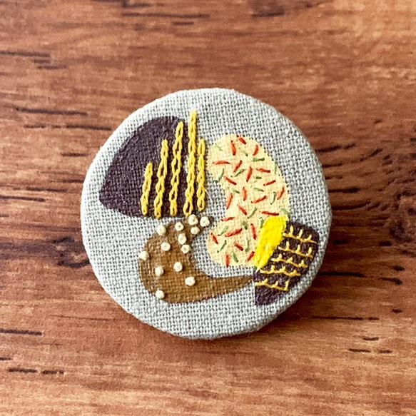 <<四季-暮秋>>全系列  手刺繡別針Hand Embroidery Pin 第6張的照片