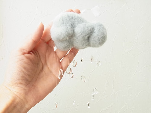 介意保濕微小的雨雲羊毛氈和樹脂移動 第5張的照片