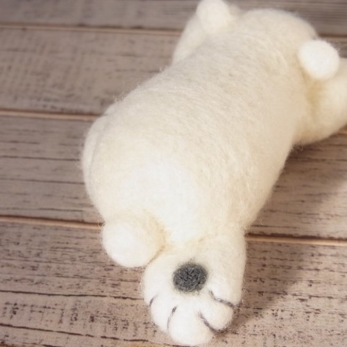 よっこら白くまブローチ 羊毛フェルト シロクマ しろくま 白熊