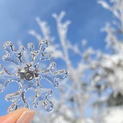 溶けかけ雪の結晶ブローチ（大小各1個セット） 7枚目の画像