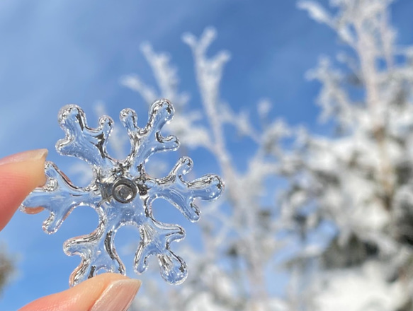 溶けかけ雪の結晶ブローチ（大小各1個セット） 7枚目の画像