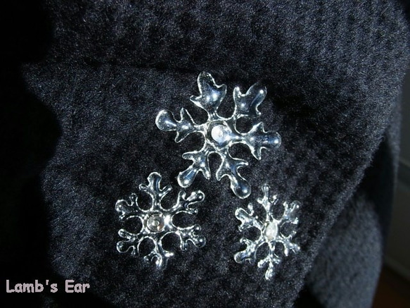 溶けかけ雪の結晶ブローチ（小） 5枚目の画像