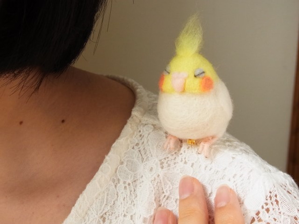 ふくふくおねむなインコブローチ（オカメインコ・白）オーダーメイド可 