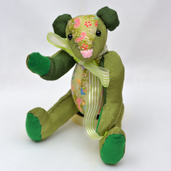 ちりめんを使った和風テディベア 桃鼻 「こどもの日」【ぬいぐるみ】 5枚目の画像