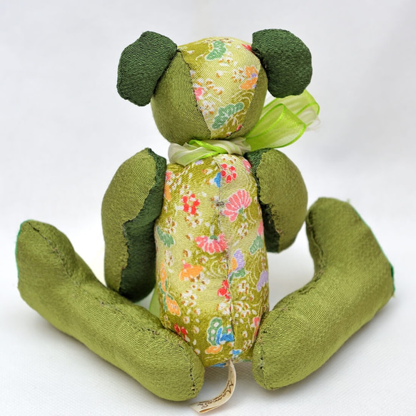 ちりめんを使った和風テディベア 桃鼻 「こどもの日」【ぬいぐるみ】 6枚目の画像