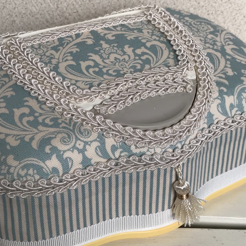 NEW》 ダマスク柄 タッセル付き お尻ふきケース 雑貨・その他 Ruban de  