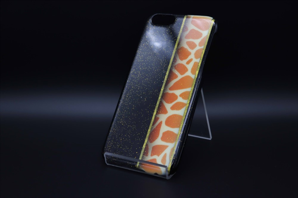 塗装スマホケース(黒地/キリン柄)【他機種オーダー可】