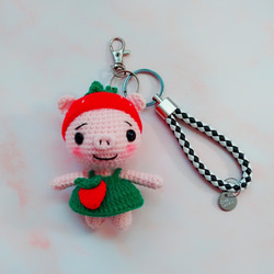 [ブラウンハンドメイド]手編みウール人形 -  2019豚年イチゴ豚チャーム 1枚目の画像