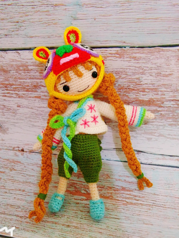 [茶色の手作り]手編みのウール人形 - 幸せな虎の帽子の女の子 1枚目の画像