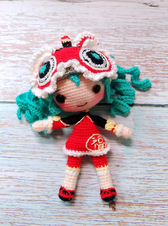 【磨啡手作】手編毛線玩偶—喜氣洋洋的舞獅女孩 第1張的照片