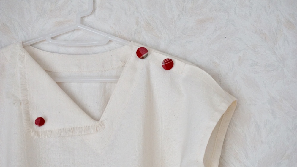 コットン・ショート丈 変形 ブラウス✴︎生成り