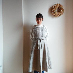 《在庫あり》リネンのエプロンワンピースピンタック/巻きスカートタイプ　 1枚目の画像