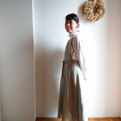 《在庫あり》リネンのエプロンワンピースピンタック/巻きスカートタイプ　 4枚目の画像