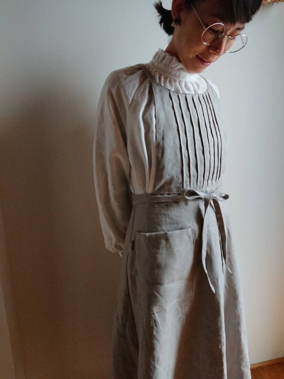 《在庫あり》リネンのエプロンワンピースピンタック/巻きスカートタイプ　 6枚目の画像