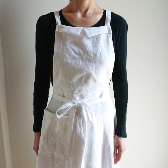リネンの襟付きエプロンピ(ホワイト)巻きスカートタイプ 4枚目の画像