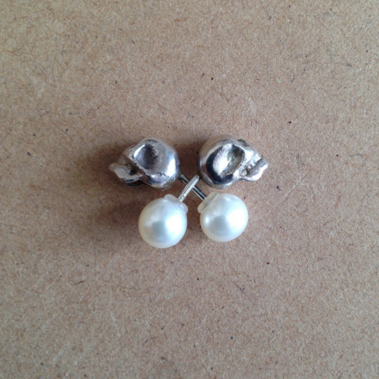SKULL x パール ピアス