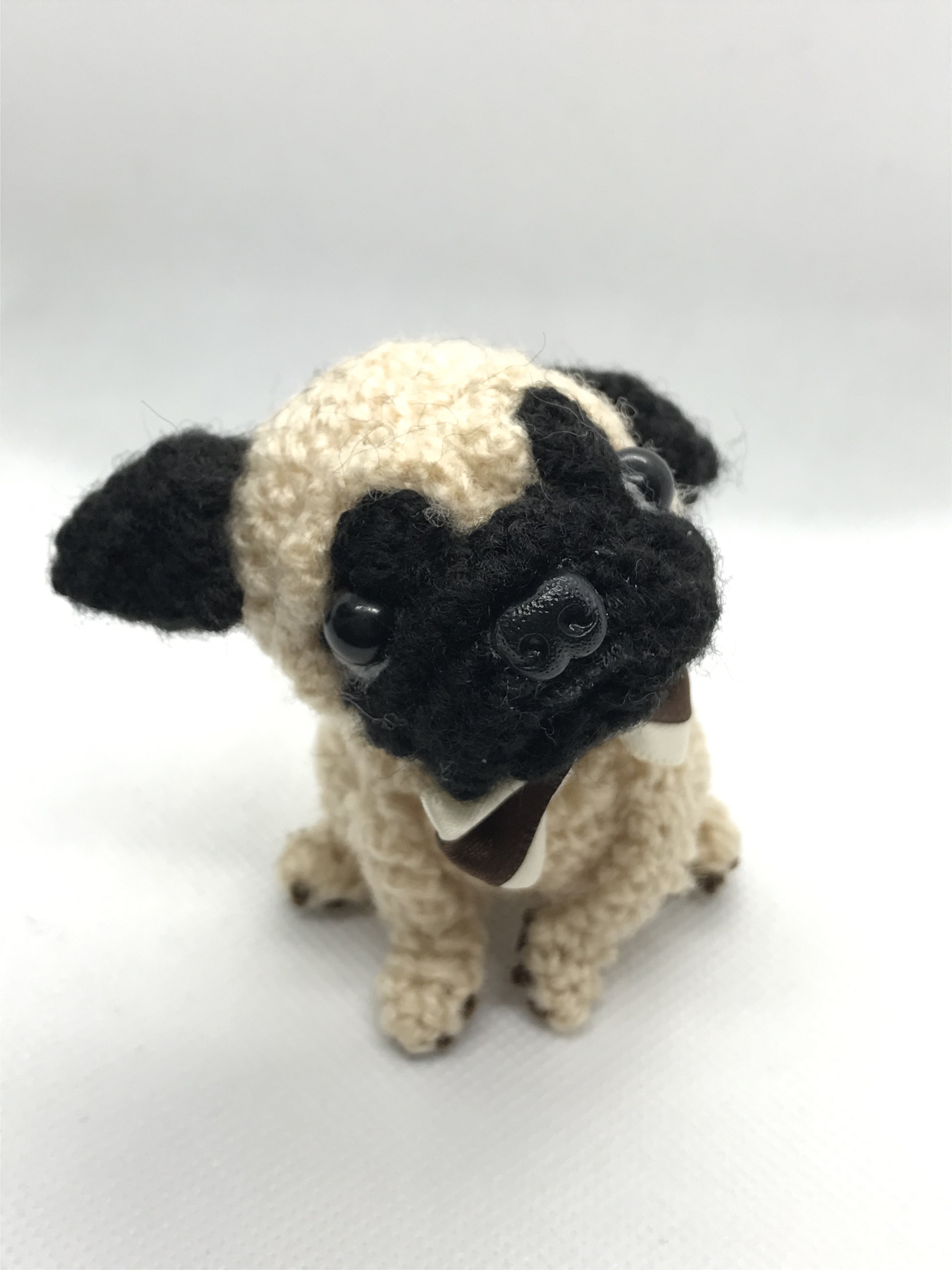 仲良しパグちゃん編みぐるみ。 仲良しパグちゃん編みぐるみ。 編みぐるみ パグちゃんの通販 by