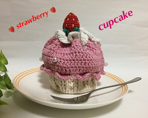ぷっくり苺の巾着ポーチ カップケーキ風 小物入れ ハンドメイド
