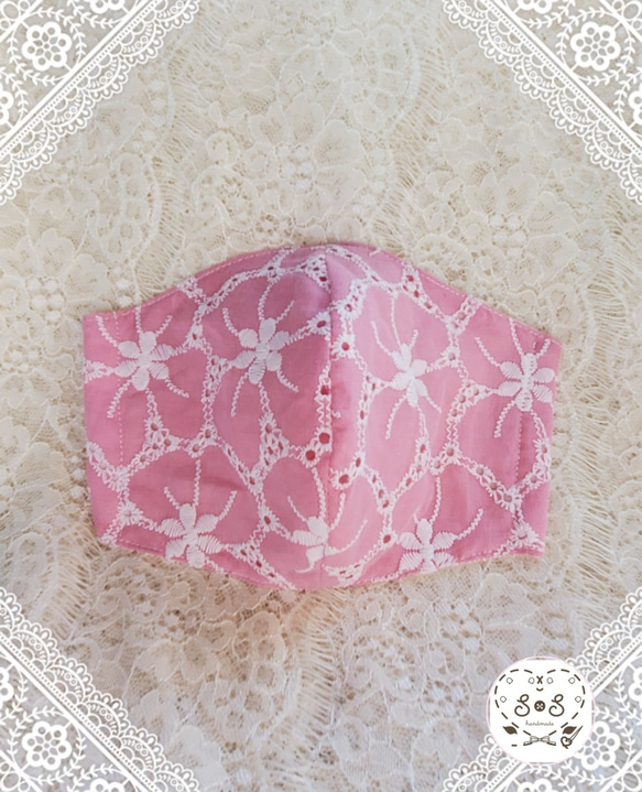 新作(*˘︶˘*).｡.:*♡大人立体マスク(Lサイズ）☆ピンク花刺繍 1枚目の画像