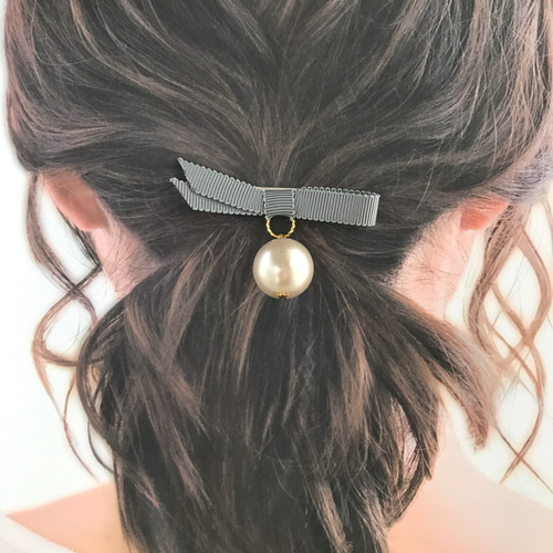 再×2》071 ビッグパールとグログランリボンのヘアゴム プラチナ×グレー  