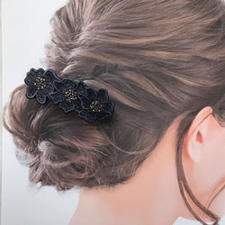 《再販》083 レースフラワーのヘアバレッタ dark navy 2枚目の画像