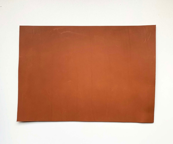 ノボナッパ（NOVONAPP）フランス仔牛皮革 コンビなめし 1.5-2.0mm A4サイズ（21x30cm) ゴールド 1枚目の画像