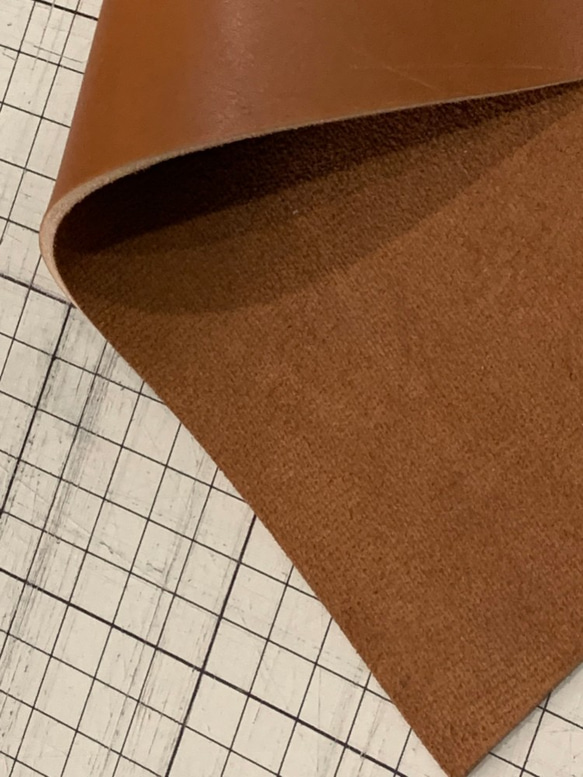 ノボナッパ（NOVONAPP）フランス仔牛皮革 コンビなめし 1.5-2.0mm A4サイズ（21x30cm) ゴールド 3枚目の画像