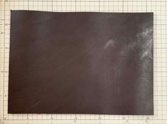 バラニール（BARANIL）フランス仔牛革 コンビなめし1.5-2.0mmカットレザーA4サイズ（21x30cm)焦茶 2枚目の画像