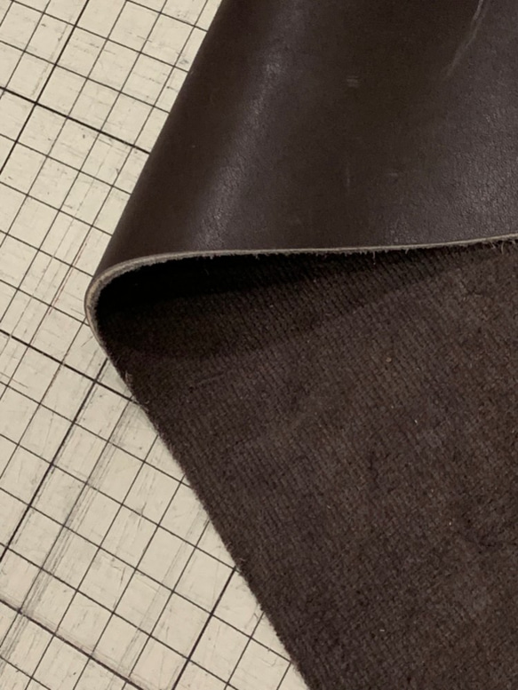 バラニール（BARANIL）フランス仔牛革 コンビなめし1.5-2.0mmカットレザーA4サイズ（21x30cm)焦茶 3枚目の画像