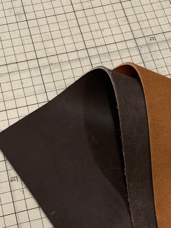バラニール（BARANIL）フランス仔牛革 コンビなめし1.5-2.0mmカットレザーA4サイズ（21x30cm)焦茶 4枚目の画像