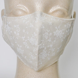 大人用　立体マスク　ホワイトベージュ　レース調花柄　(綿100％　裏地ガーゼ) 2枚目の画像