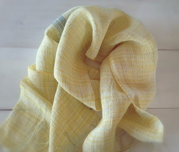 手織り・手染め　リトアニアリネンのストール　イエロー 1枚目の画像