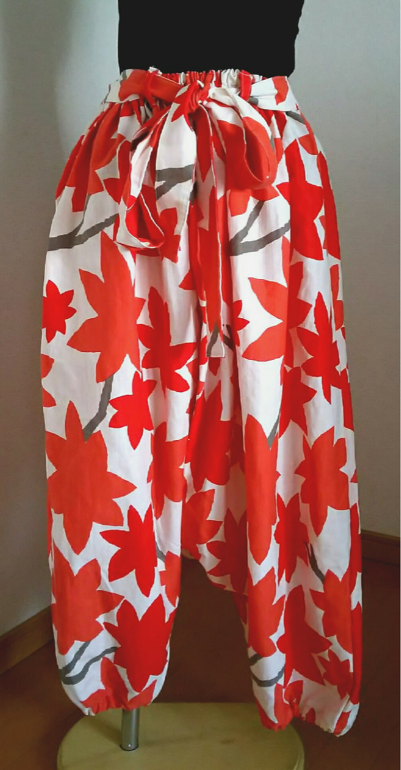 Sale!4800円➡4000円！】彩り秋色もみじ柄サルエルパンツ 送料無料