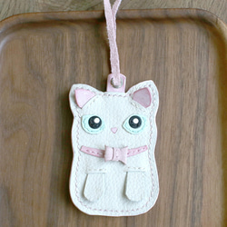 貓咪-白貓 手工皮革吊飾 第2張的照片
