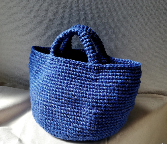 【受注製作】かごバッグ　麻紐バッグ　MからＬサイズくらい　青色 1枚目の画像