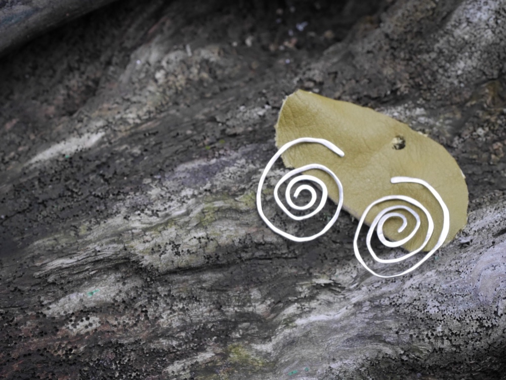 ぐるぐるピアスsilver 4,811円