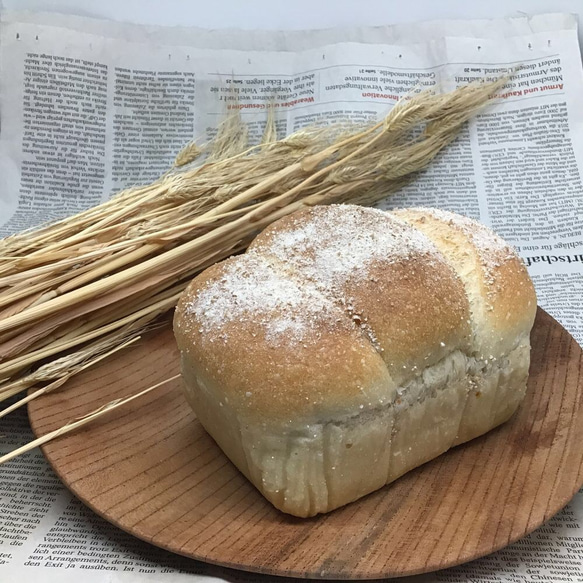 木型で焼いたほんわか食パン（S)【自家培養天然酵母のパン】 1枚目の画像