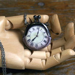時計がま口ミニ　ハートのネックレス　ローマ数字銀時計【受注製作】 3枚目の画像
