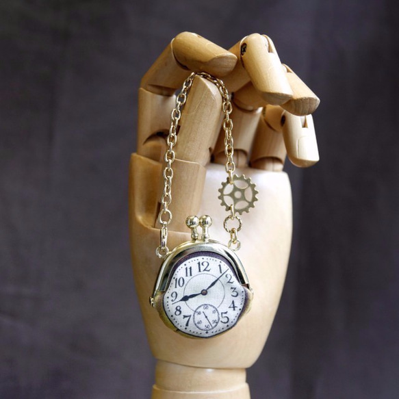 【送料無料・即納】時計がま口ミニ　歯車のバッグチャーム　アラビア数字金時計 2枚目の画像