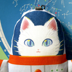 ぬいぐるみパスケース『キャプテンマイカ　ぱっちり　オレンジ』宇宙を旅する白猫マイカシリーズ 5枚目の画像
