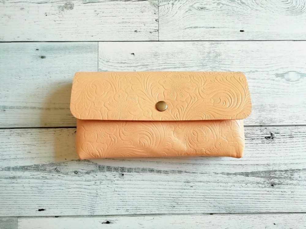 【送料無料】長財布（ボタニカル型押しヌメ） ポーチのようなふっくら長財布 ミニバッグ レザーウォレット お財布ポーチ