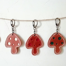 【大量】きのこグッズ　置物、アクセサリー、キーホルダーなど100点以上まとめ 名入れ キーホルダー かわいい オリジナル アクリルキーホルダー