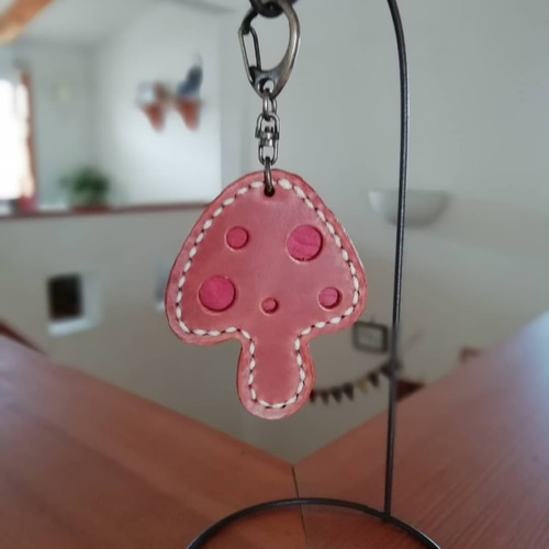 送料無料】毒っぽいキノコのキーホルダー 革小物 毒きのこ レザー