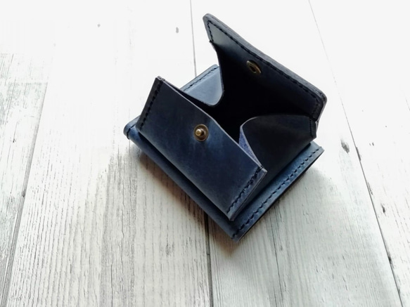 ミニ３つ折り財布（ネイビー） 手のひらサイズ 革小物 小銭入れ レザークラフト レザーウォレット 4枚目の画像
