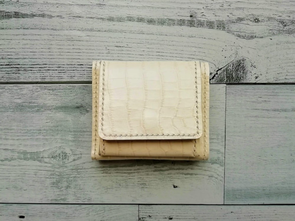 ミニ３つ折り財布（クロコ型押しホワイト） 手のひらサイズ 革小物 小銭入れ レザークラフト レザーウォレット 2枚目の画像