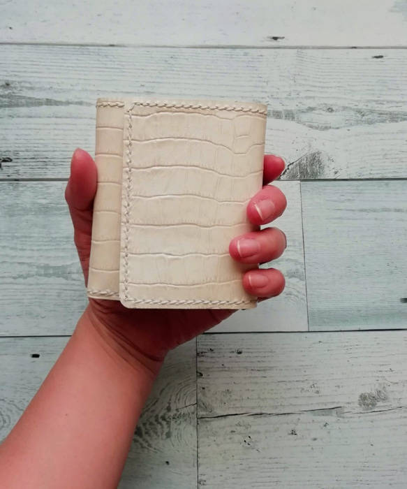 ミニ３つ折り財布（クロコ型押しホワイト） 手のひらサイズ 革小物 小銭入れ レザークラフト レザーウォレット 5枚目の画像