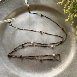 男女通用 2way 眼鏡帶 [1 月和 6 月生日石] 石榴石和淡水珍珠 / Kokinbi 鏈 / 玻璃繩 第4張的照片
